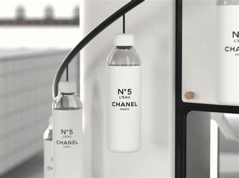 botella de agua chanel|Chanel no 5 mujer.